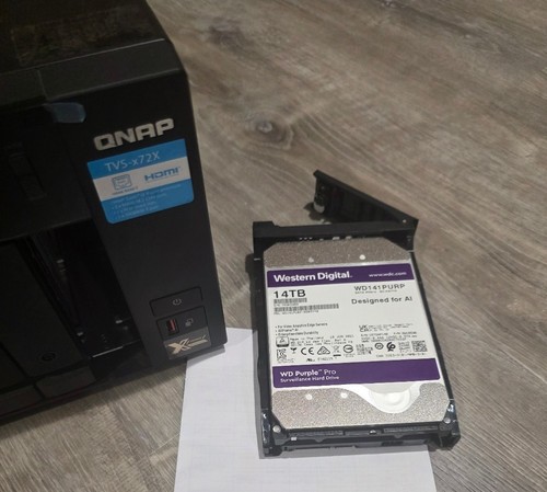 Qnap tvs x72x - 8, wd